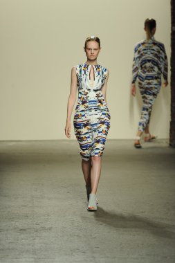 model sıfır maria cornejo moda gösterisi