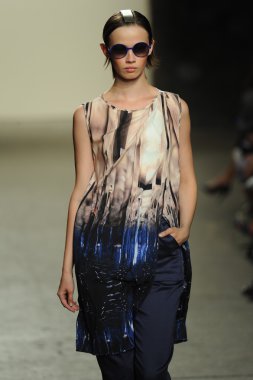 model sıfır maria cornejo moda gösterisi