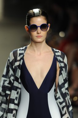 model sıfır maria cornejo moda gösterisi