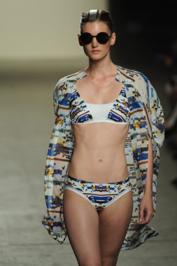 model sıfır maria cornejo moda gösterisi