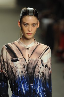 model sıfır maria cornejo moda gösterisi