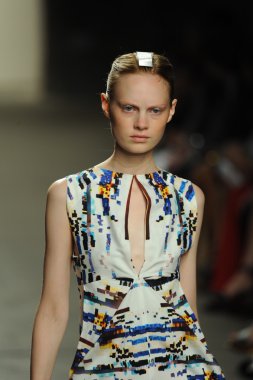 model sıfır maria cornejo moda gösterisi