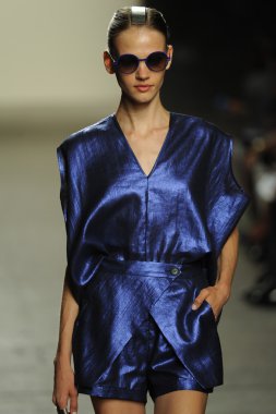 model sıfır maria cornejo moda gösterisi