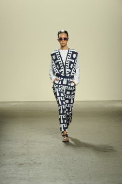 model sıfır maria cornejo moda gösterisi