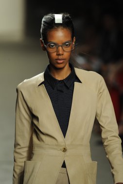 model sıfır maria cornejo moda gösterisi