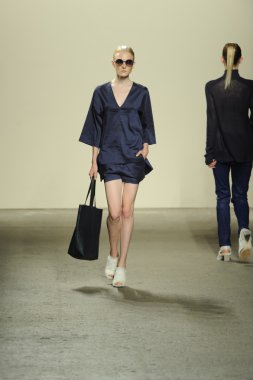 model sıfır maria cornejo moda gösterisi