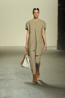 model sıfır maria cornejo moda gösterisi