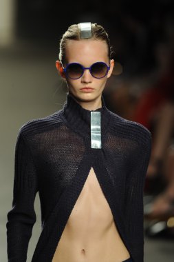 model sıfır maria cornejo moda gösterisi
