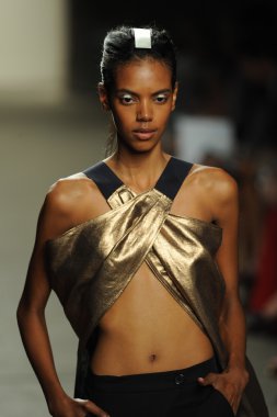 model sıfır maria cornejo moda gösterisi