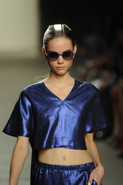 model sıfır maria cornejo moda gösterisi