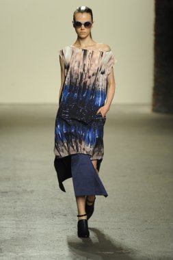 model sıfır maria cornejo moda gösterisi