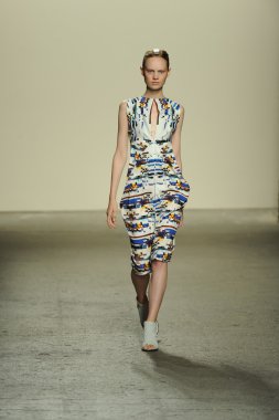 model sıfır maria cornejo moda gösterisi