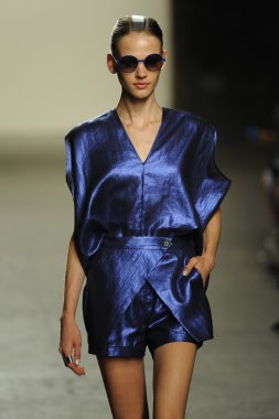 model sıfır maria cornejo moda gösterisi