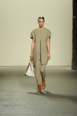 model sıfır maria cornejo moda gösterisi