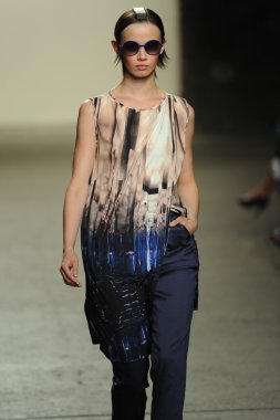 model sıfır maria cornejo moda gösterisi