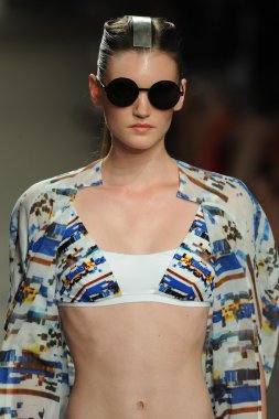 model sıfır maria cornejo moda gösterisi