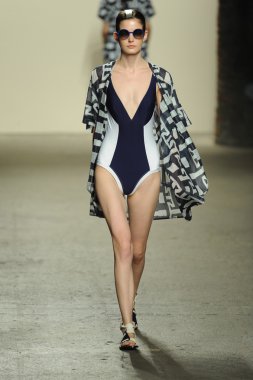 model sıfır maria cornejo moda gösterisi