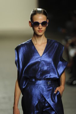 model sıfır maria cornejo moda gösterisi