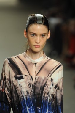 model sıfır maria cornejo moda gösterisi