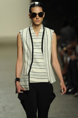 model sıfır maria cornejo moda gösterisi