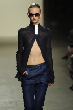 model sıfır maria cornejo moda gösterisi