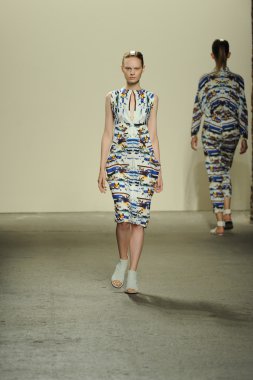 model sıfır maria cornejo moda gösterisi