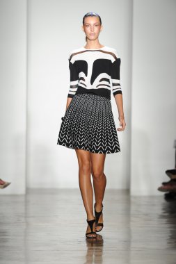 model ohne titel moda show