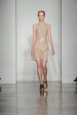 model ohne titel moda show