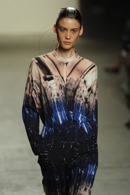 model sıfır maria cornejo moda gösterisi