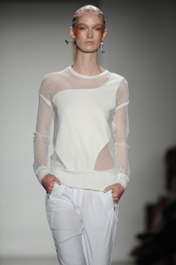 model ohne titel moda show