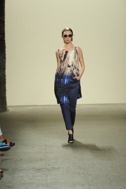 model sıfır maria cornejo moda gösterisi