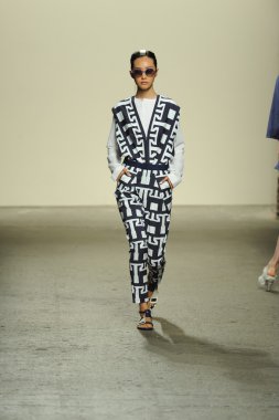 model sıfır maria cornejo moda gösterisi