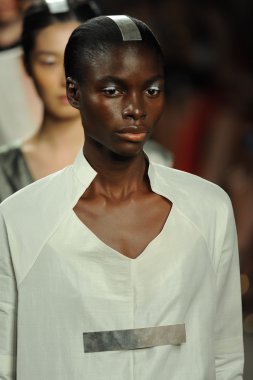 model sıfır maria cornejo moda gösterisi