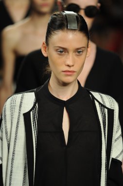 model sıfır maria cornejo moda gösterisi