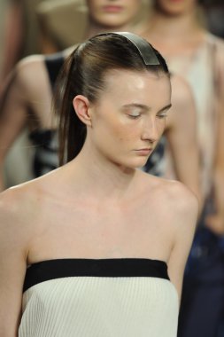 model sıfır maria cornejo moda gösterisi