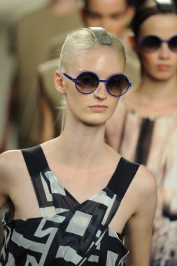 model sıfır maria cornejo moda gösterisi