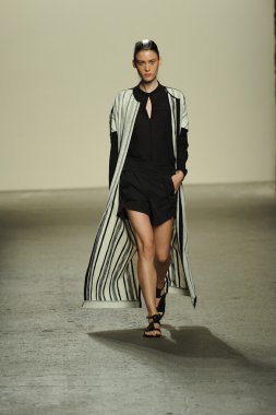 model sıfır maria cornejo moda gösterisi
