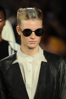 model sıfır maria cornejo moda gösterisi