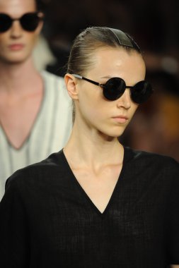 model sıfır maria cornejo moda gösterisi