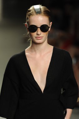 model sıfır maria cornejo moda gösterisi