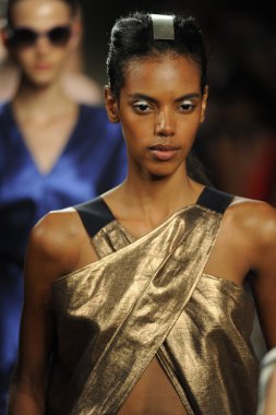 model sıfır maria cornejo moda gösterisi