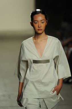 model sıfır maria cornejo moda gösterisi