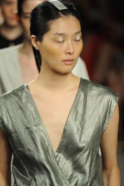 model sıfır maria cornejo moda gösterisi