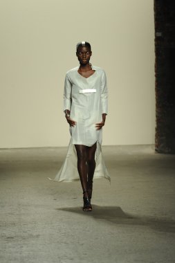 model sıfır maria cornejo moda gösterisi