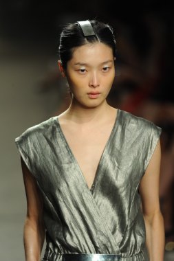 model sıfır maria cornejo moda gösterisi