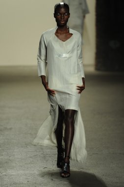 model sıfır maria cornejo moda gösterisi