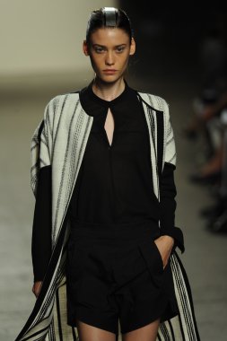 model sıfır maria cornejo moda gösterisi