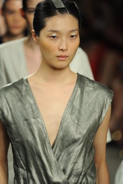 model sıfır maria cornejo moda gösterisi