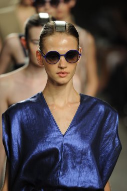 model sıfır maria cornejo moda gösterisi