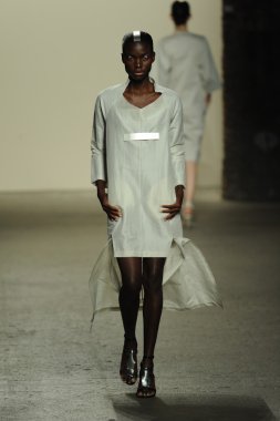 model sıfır maria cornejo moda gösterisi